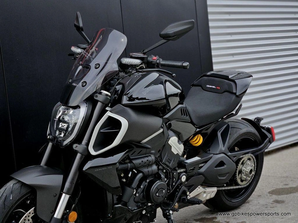 2023 Ducati Diavel V4 Thrilling Black