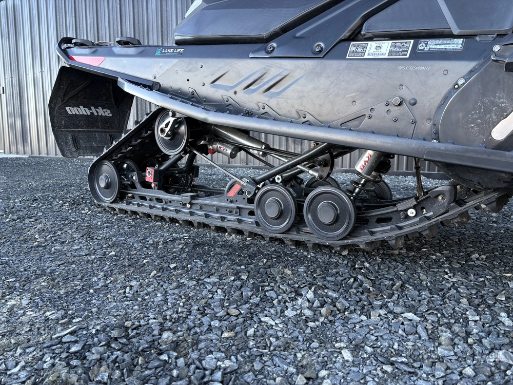 2025 Ski-doo Mxz X-rs W/ Competition Pkg 850 E-tec Turbo R Ripsaw Ii 2-ply 1.25" Shot W/ 10.25" Touchscreen