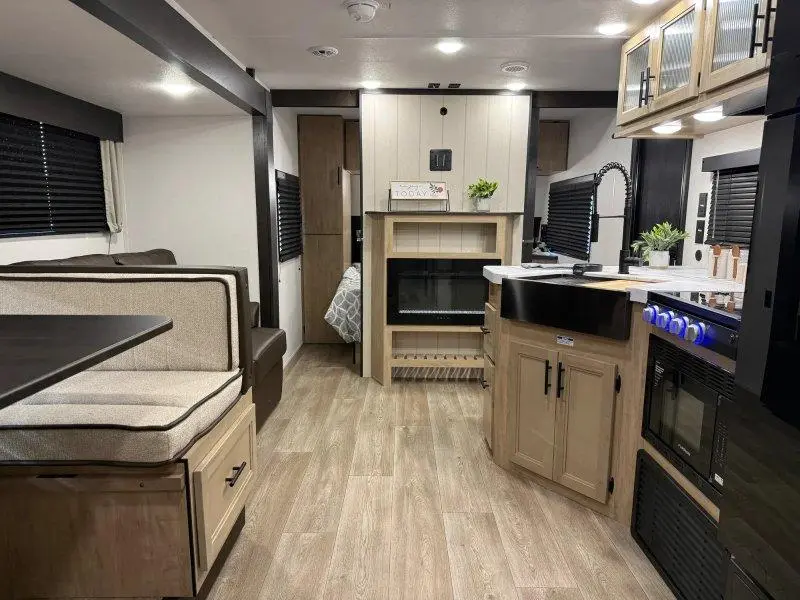 Cherokee Grey Wolf 28 Qbh 2027