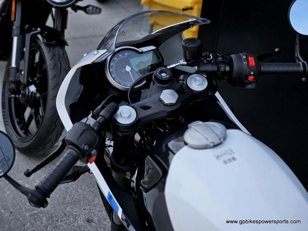 2026 Triumph Thruxton 400 White/grey