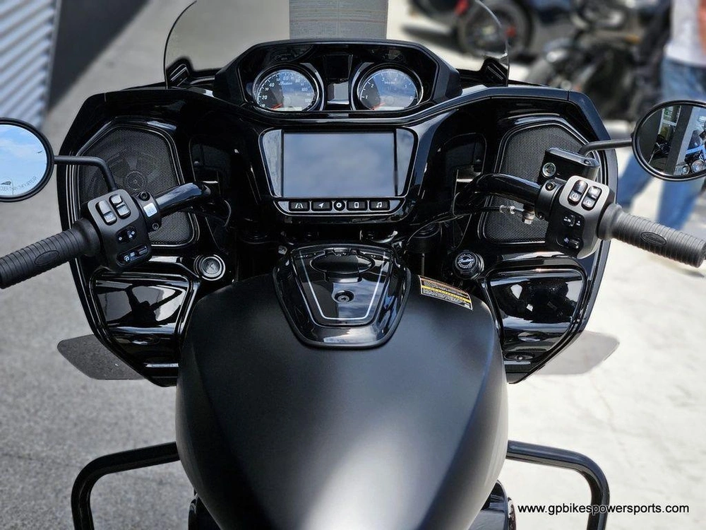 2026 Indian Motorcycle Challenger® Dark Horse® Black Smoke