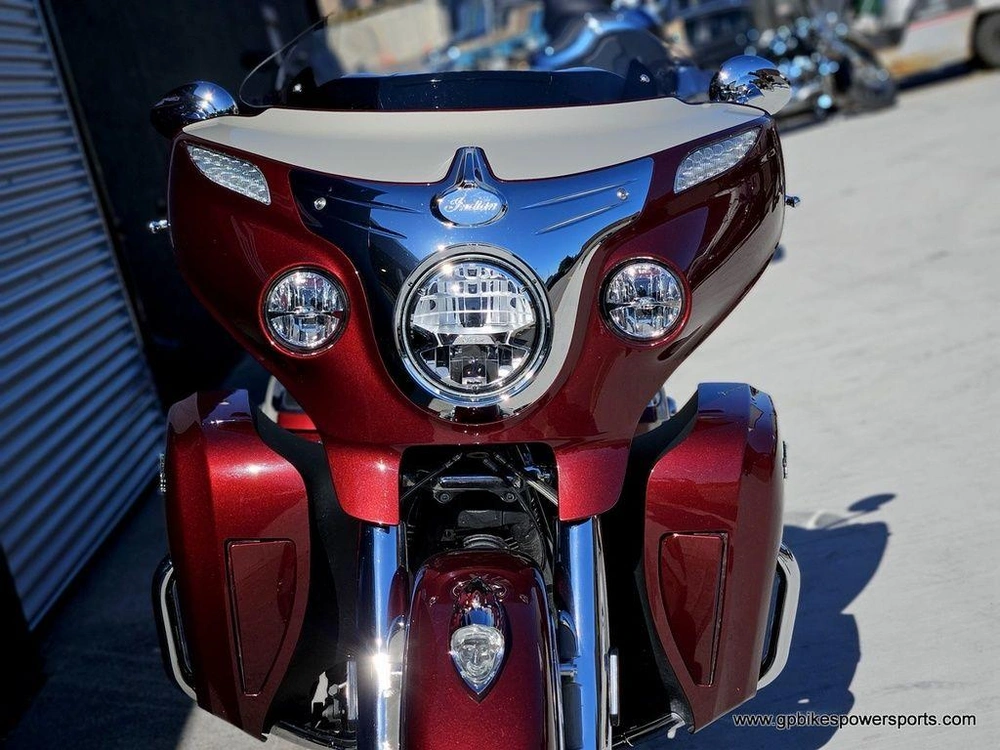 2025 Indian Motorcycle Roadmaster® Maroon Metallic/silver Quartz Metallic