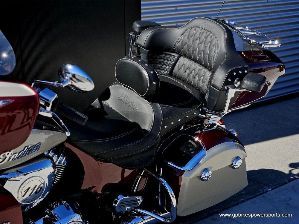 2025 Indian Motorcycle Roadmaster® Maroon Metallic/silver Quartz Metallic