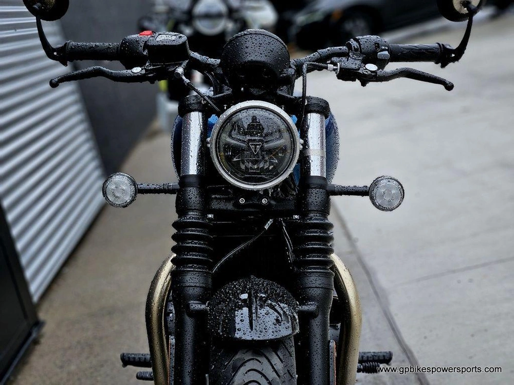 2026 Triumph Bonneville Bobber Interstellar Blue