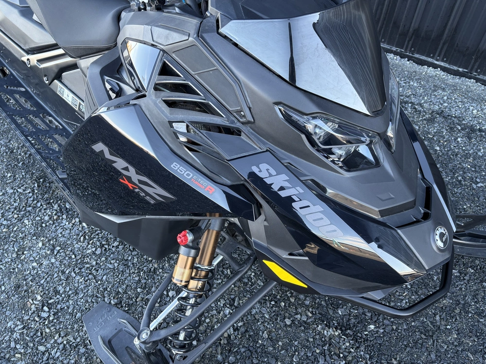 2025 Ski-doo Mxz X-rs W/ Competition Pkg 850 E-tec Turbo R Ripsaw Ii 2-ply 1.25" Shot W/ 10.25" Touchscreen