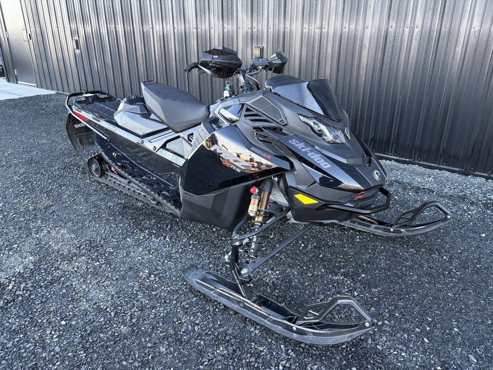 2025 Ski-doo Mxz X-rs W/ Competition Pkg 850 E-tec Turbo R Ripsaw Ii 2-ply 1.25" Shot W/ 10.25" Touchscreen