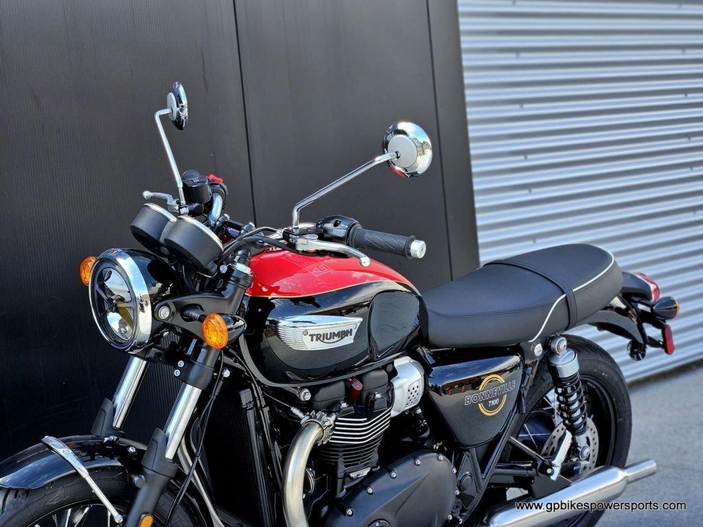2026 Triumph Bonneville T100 Jet Black