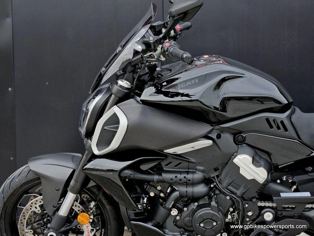 2023 Ducati Diavel V4 Thrilling Black