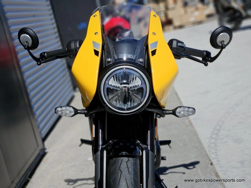 2026 Triumph Thruxton 400 Yellow/silver