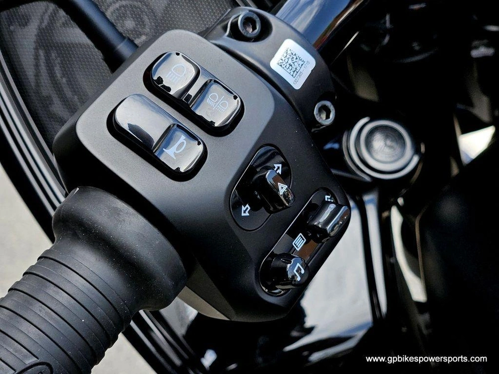 2026 Indian Motorcycle Challenger® Dark Horse® Black Smoke