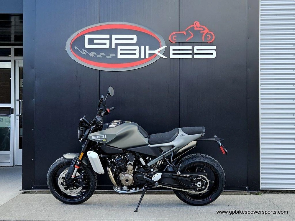 2027 Husqvarna Svartpilen 801 Se