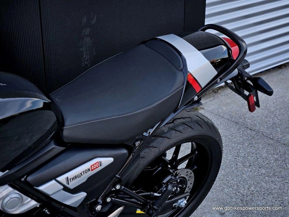 2026 Triumph Thruxton 400 Black/silver