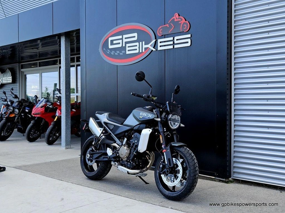 2027 Husqvarna Svartpilen 801 Se