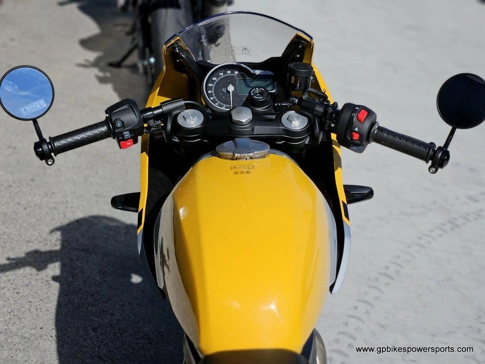 2026 Triumph Thruxton 400 Yellow/silver