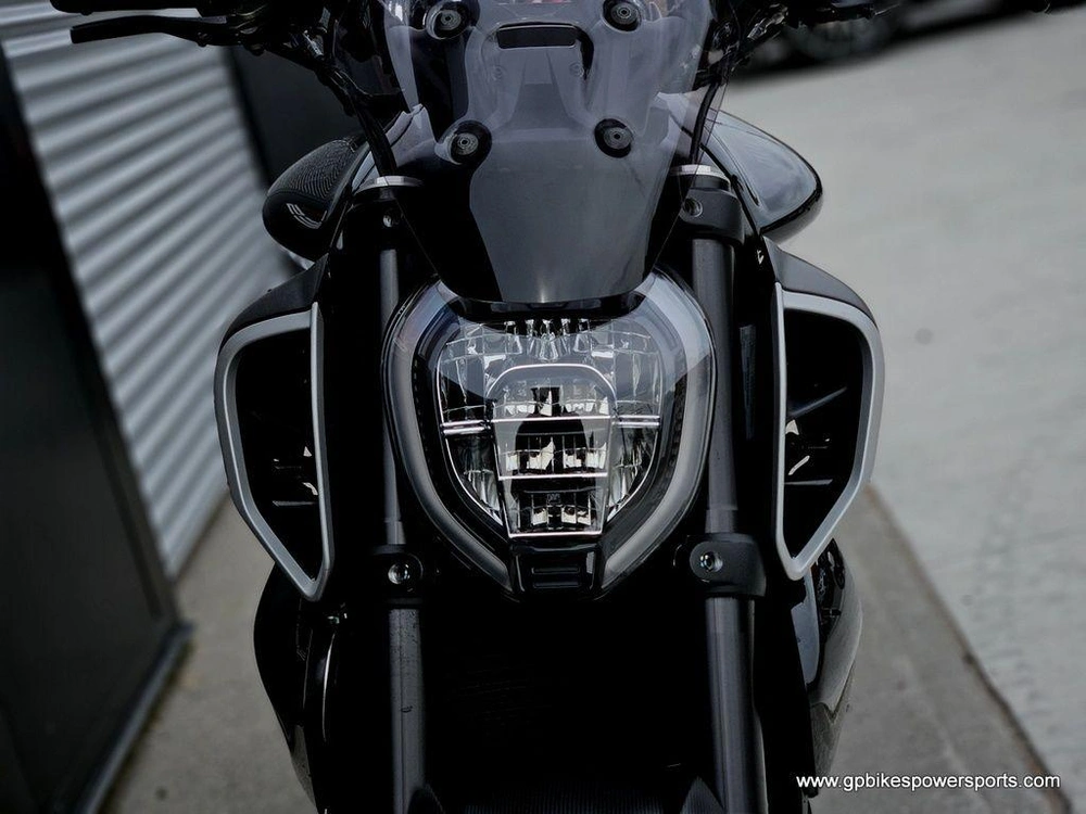 2023 Ducati Diavel V4 Thrilling Black
