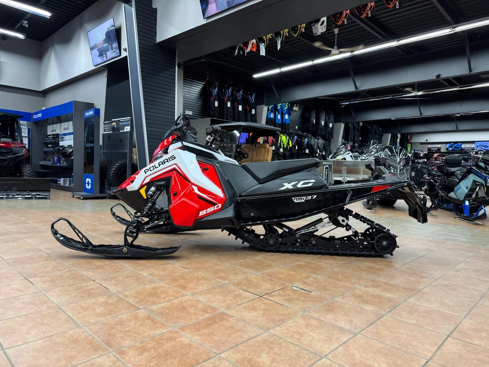 2027 Polaris Polaris 850 Indy Xc 137 Indy Red