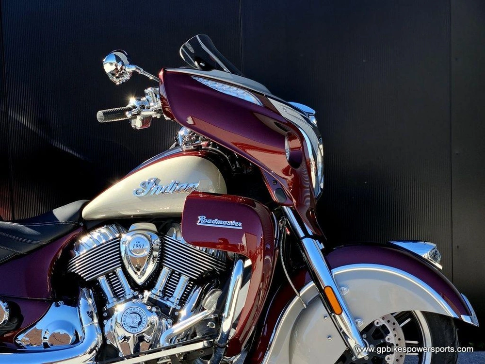 2025 Indian Motorcycle Roadmaster® Maroon Metallic/silver Quartz Metallic