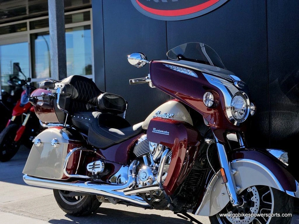 2025 Indian Motorcycle Roadmaster® Maroon Metallic/silver Quartz Metallic
