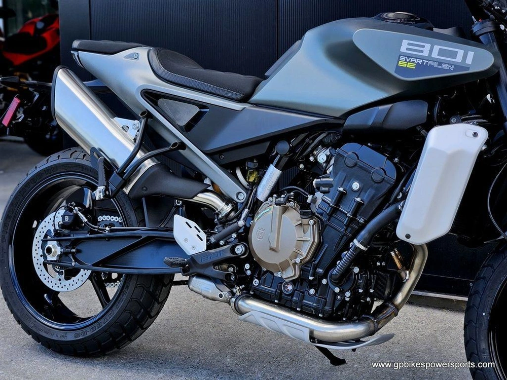 2027 Husqvarna Svartpilen 801 Se