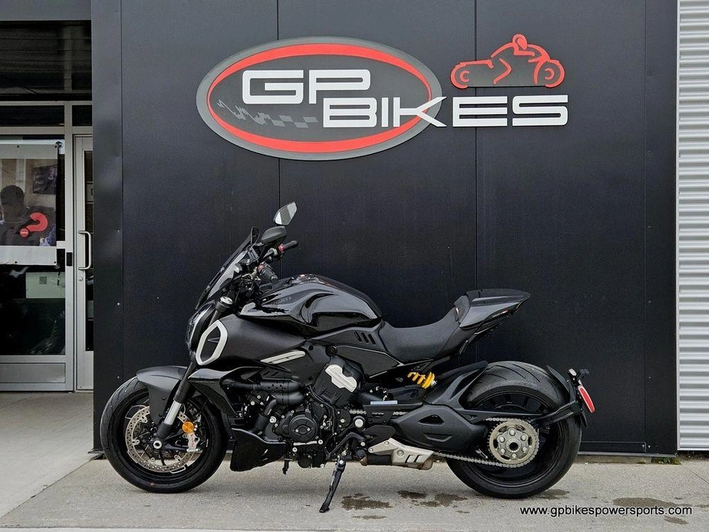 2023 Ducati Diavel V4 Thrilling Black
