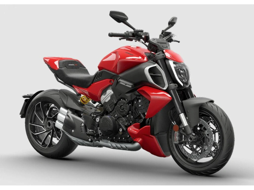 2027 Ducati Diavel V4 Red