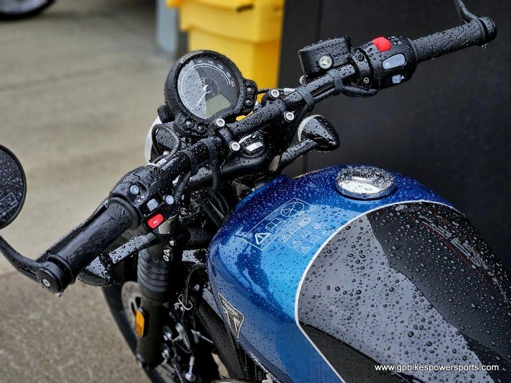 2026 Triumph Bonneville Bobber Interstellar Blue