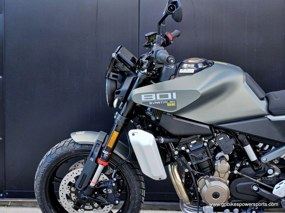2027 Husqvarna Svartpilen 801 Se