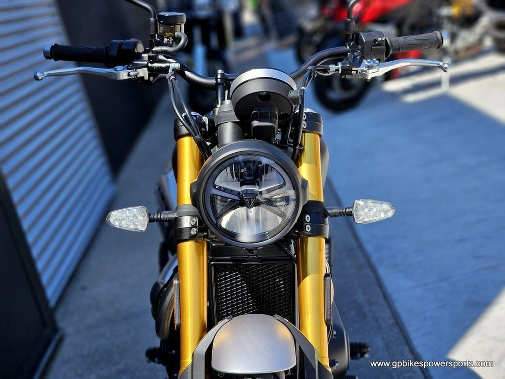 2026 Triumph Scrambler 900 Matt Khaki Green