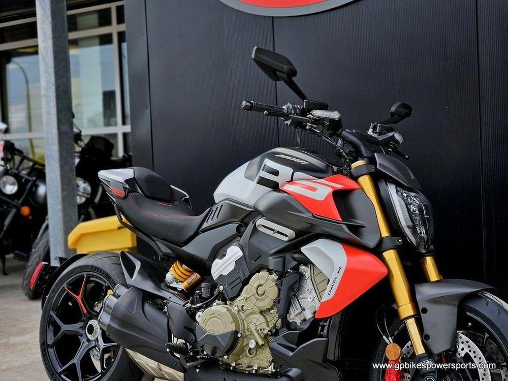2026 Ducati Diavel V4 Rs Livery