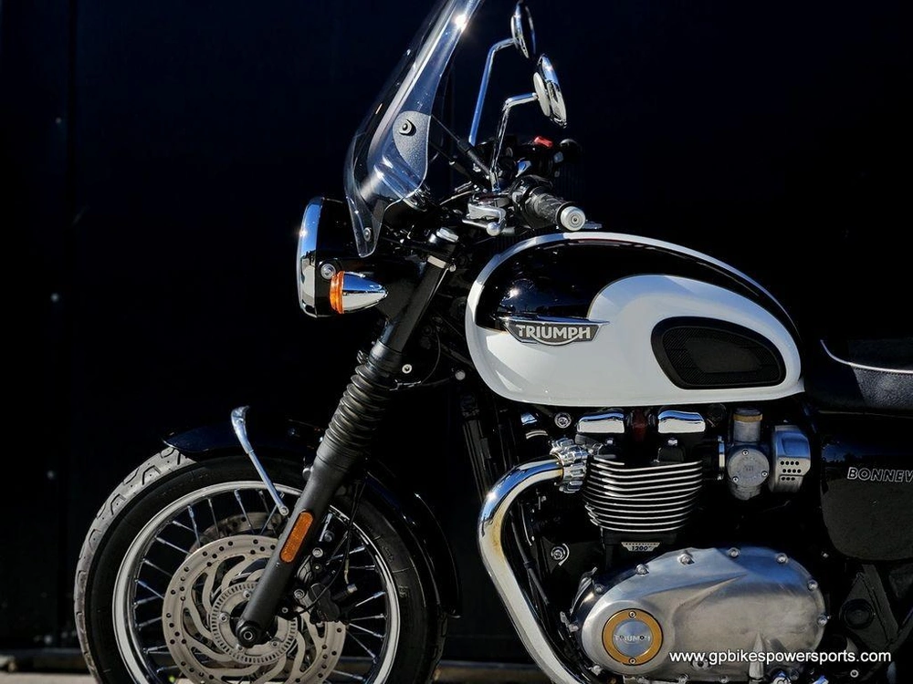 2016 Triumph Bonneville T120 Jet Black Pure White