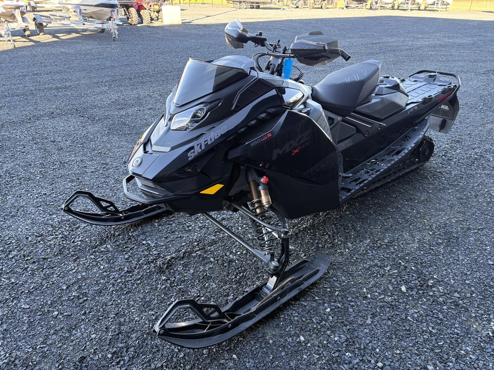 2025 Ski-doo Mxz X-rs W/ Competition Pkg 850 E-tec Turbo R Ripsaw Ii 2-ply 1.25" Shot W/ 10.25" Touchscreen