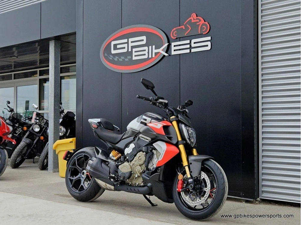 2026 Ducati Diavel V4 Rs Livery