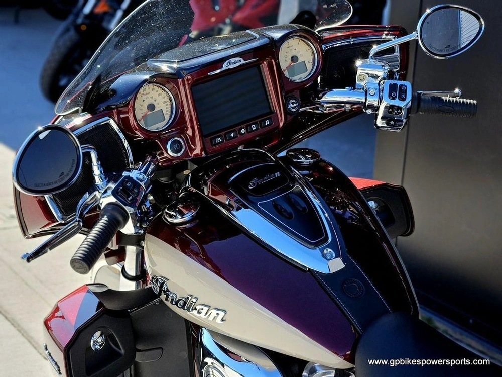 2025 Indian Motorcycle Roadmaster® Maroon Metallic/silver Quartz Metallic