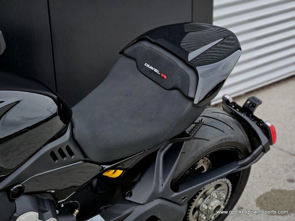 2023 Ducati Diavel V4 Thrilling Black