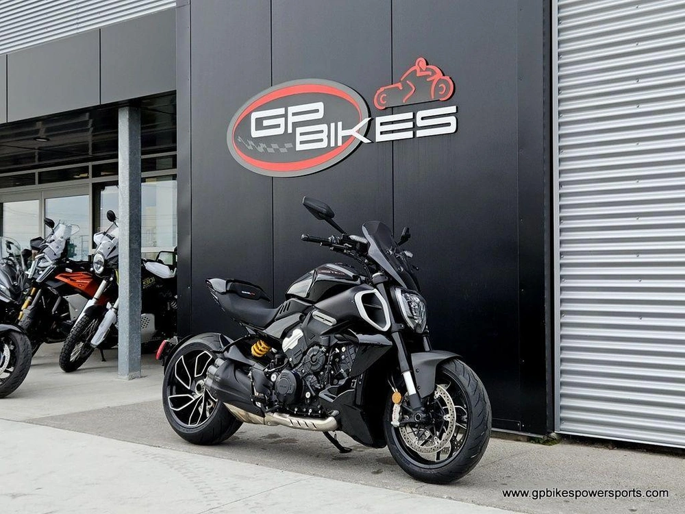 2023 Ducati Diavel V4 Thrilling Black