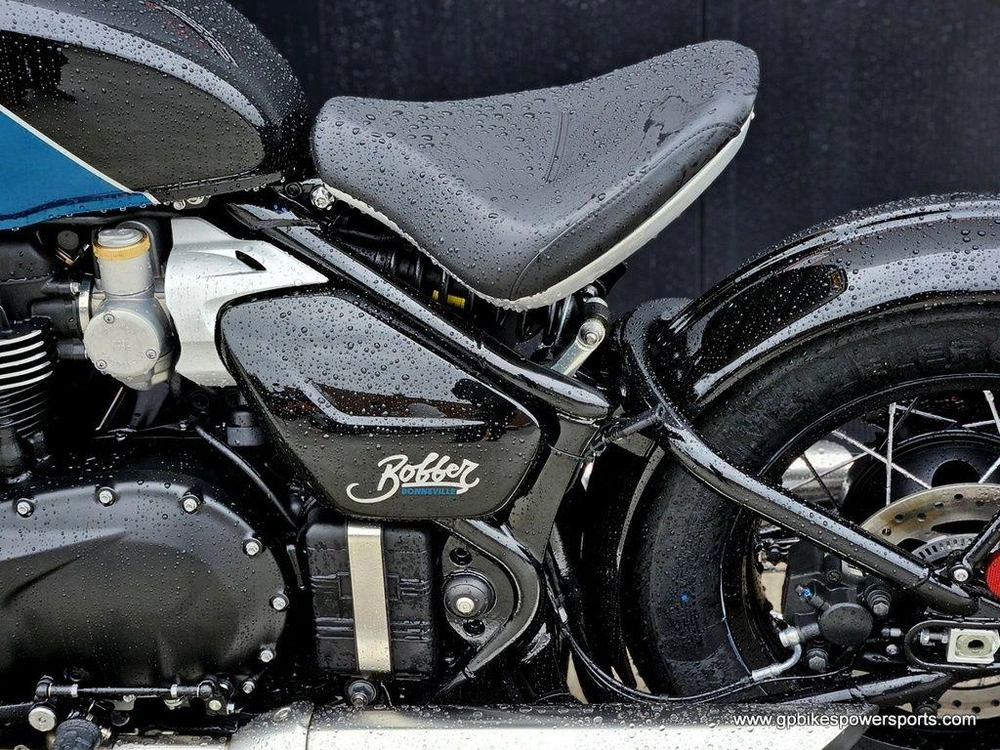 2026 Triumph Bonneville Bobber Interstellar Blue