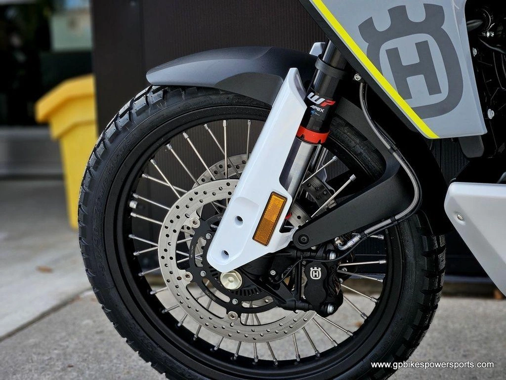 2025 Husqvarna Norden 901