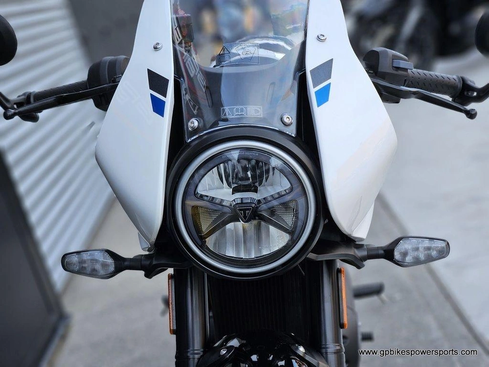 2026 Triumph Thruxton 400 White/grey
