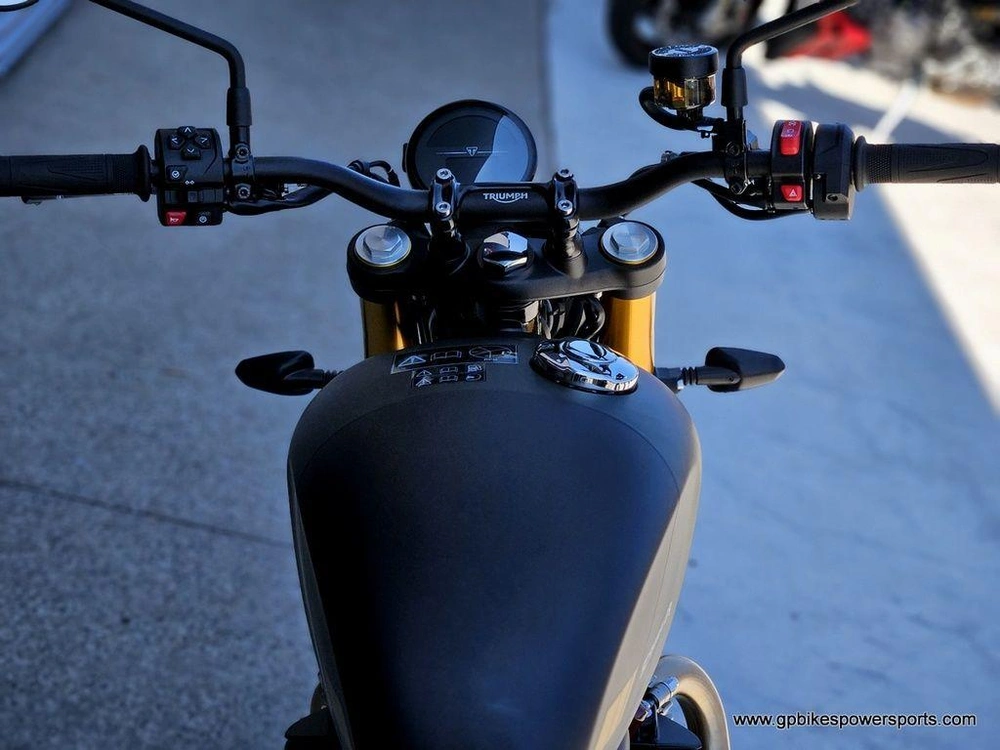 2026 Triumph Scrambler 900 Matt Khaki Green