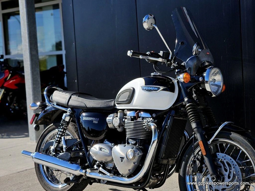 2016 Triumph Bonneville T120 Jet Black Pure White