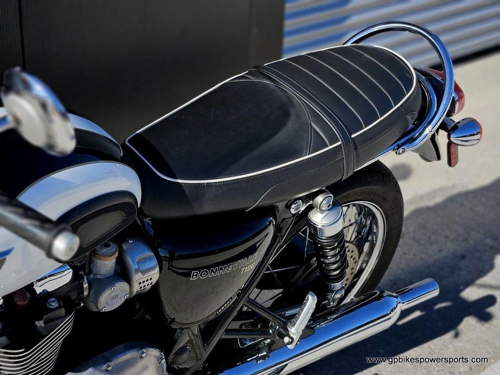 2016 Triumph Bonneville T120 Jet Black Pure White