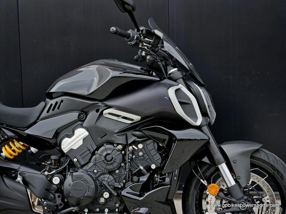 2023 Ducati Diavel V4 Thrilling Black