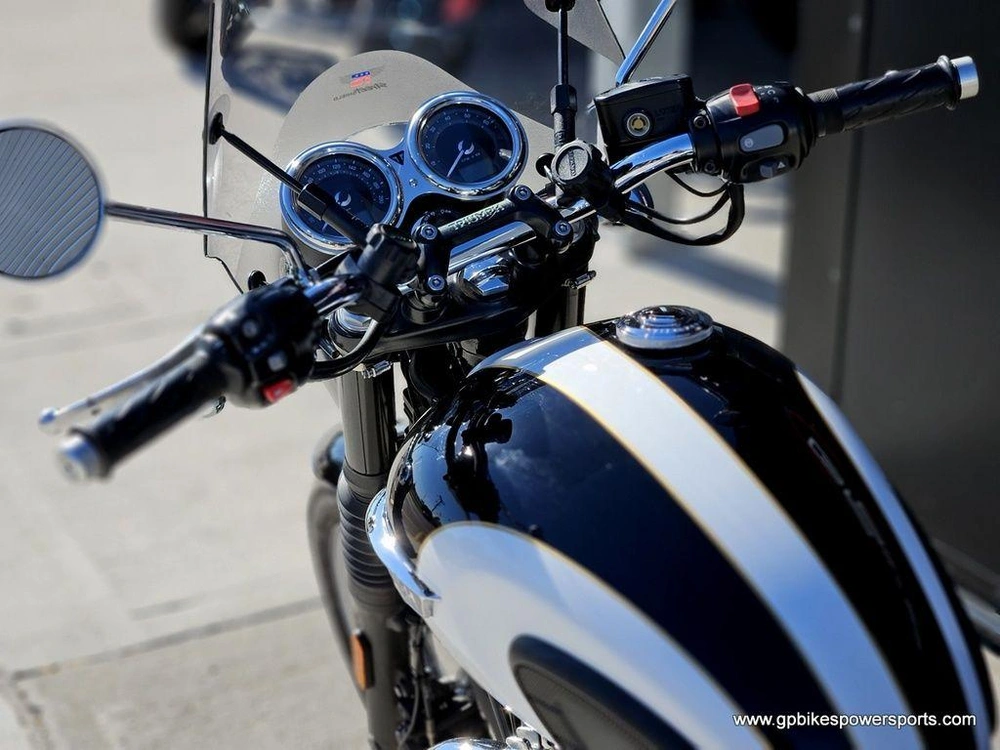 2016 Triumph Bonneville T120 Jet Black Pure White