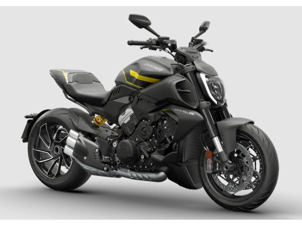 2026 Ducati Diavel V4 Black Roadster