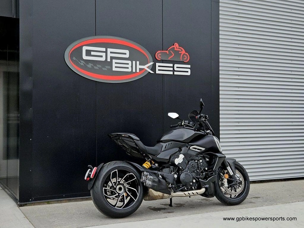 2023 Ducati Diavel V4 Thrilling Black