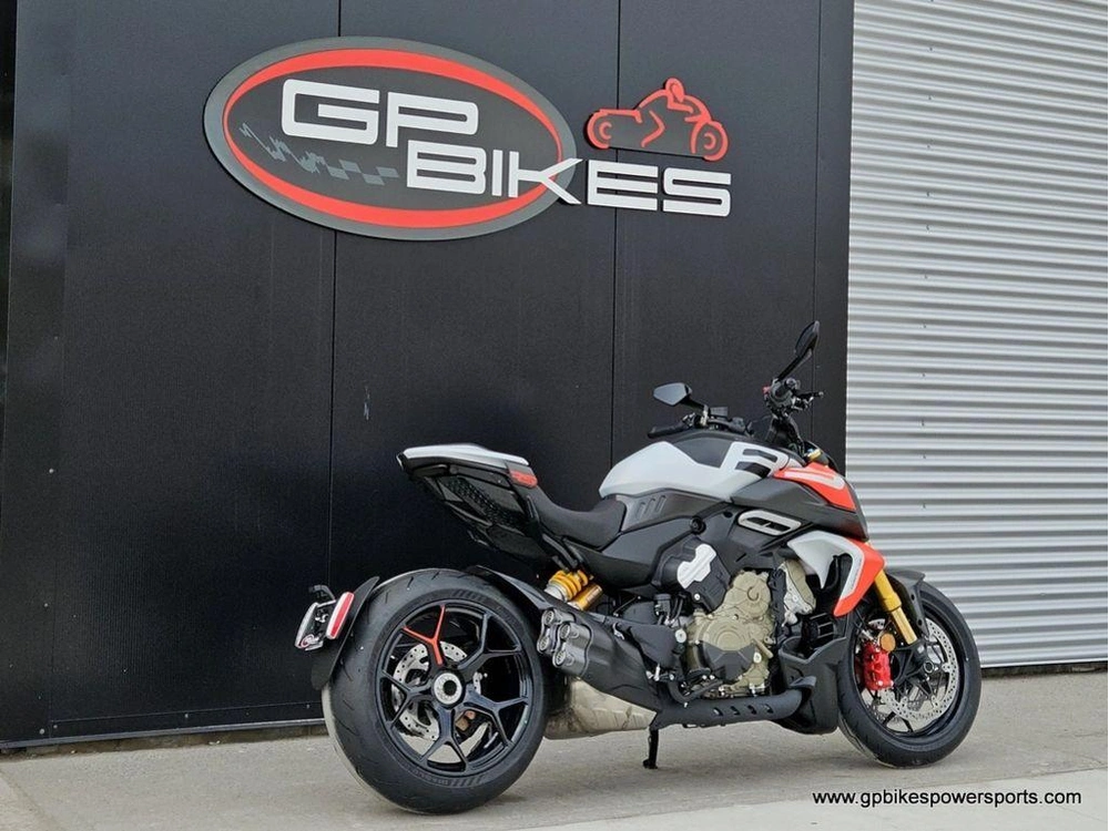 2026 Ducati Diavel V4 Rs Livery