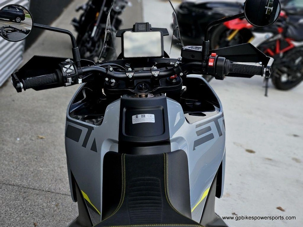 2025 Husqvarna Norden 901