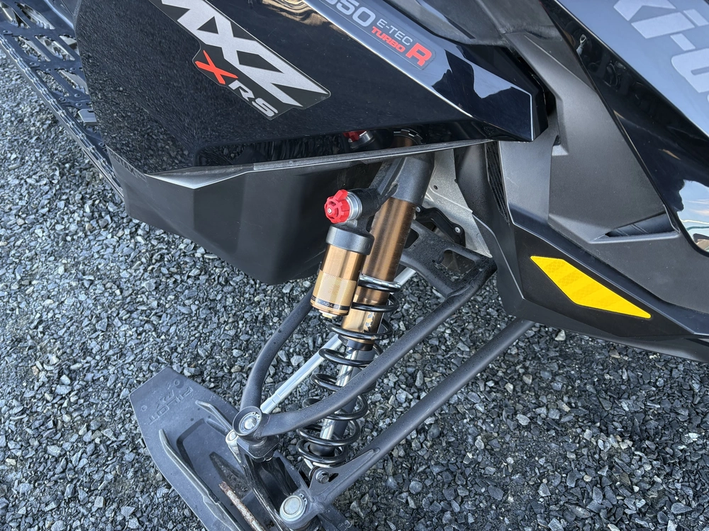 2025 Ski-doo Mxz X-rs W/ Competition Pkg 850 E-tec Turbo R Ripsaw Ii 2-ply 1.25" Shot W/ 10.25" Touchscreen