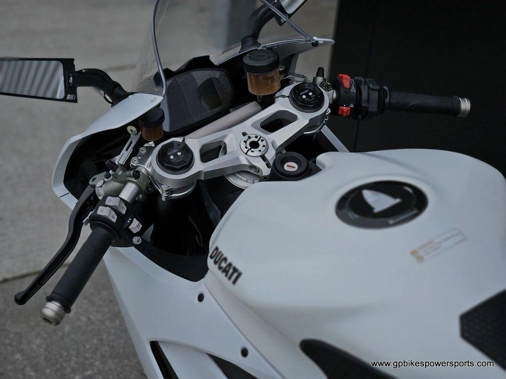2021 Ducati Panigale V2 White Rosso Livery