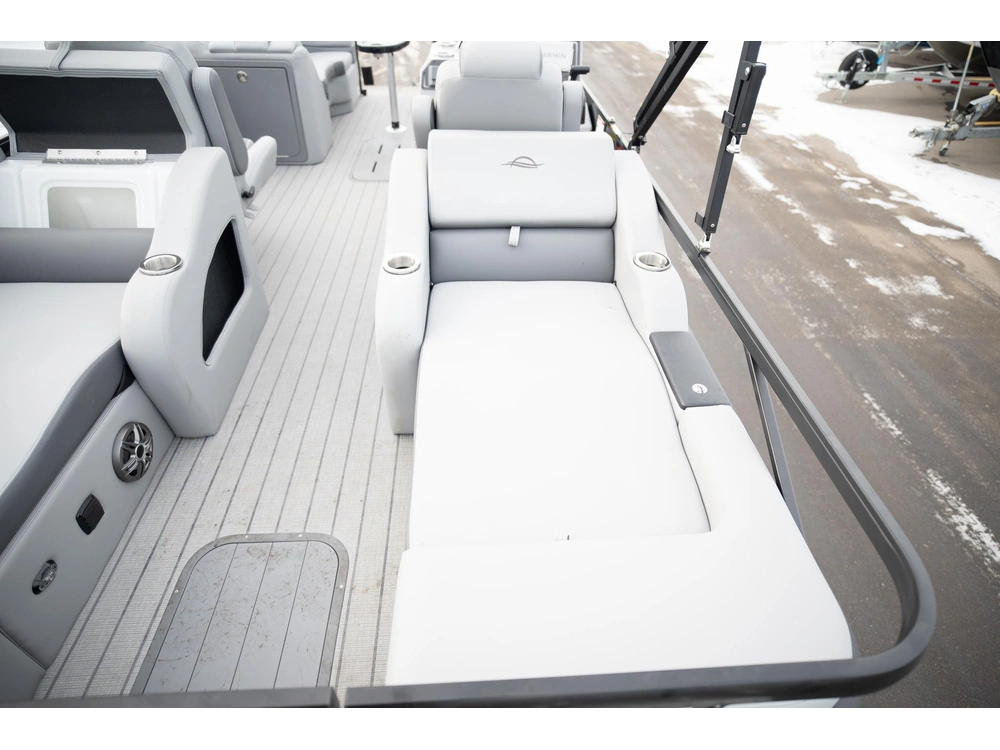 2026 Suncatcher Fusion 322ss alt